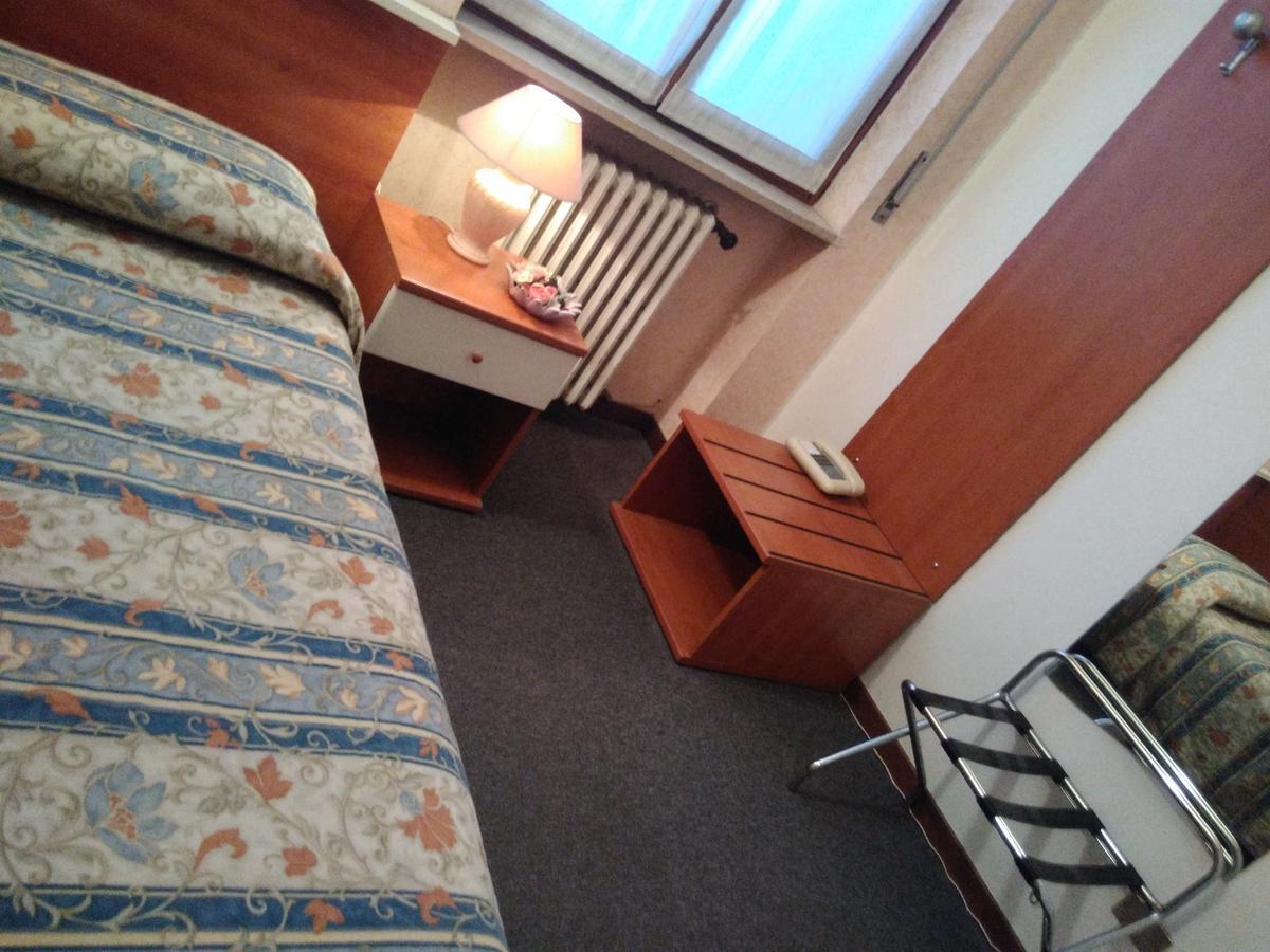 Hotel Elena Верона Екстер'єр фото