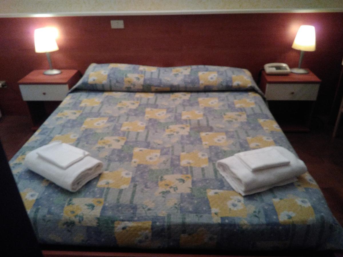 Hotel Elena Верона Екстер'єр фото