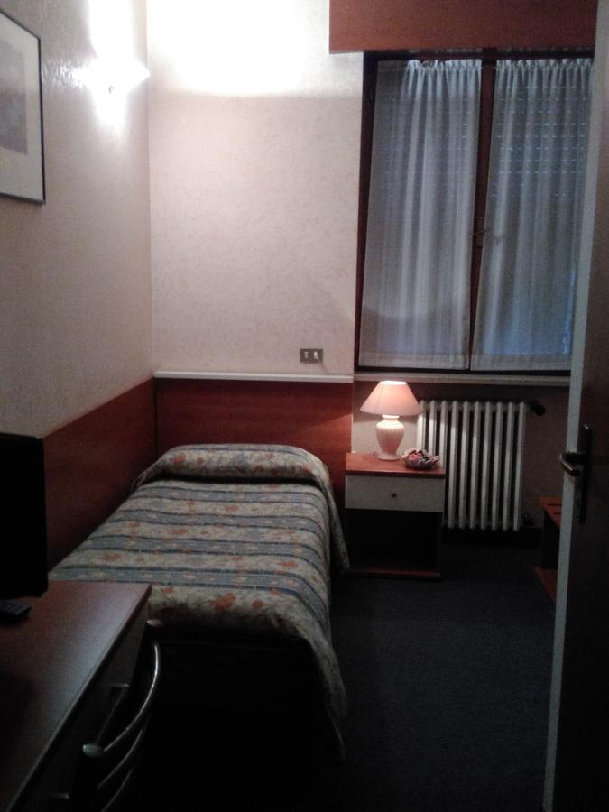 Hotel Elena Верона Екстер'єр фото