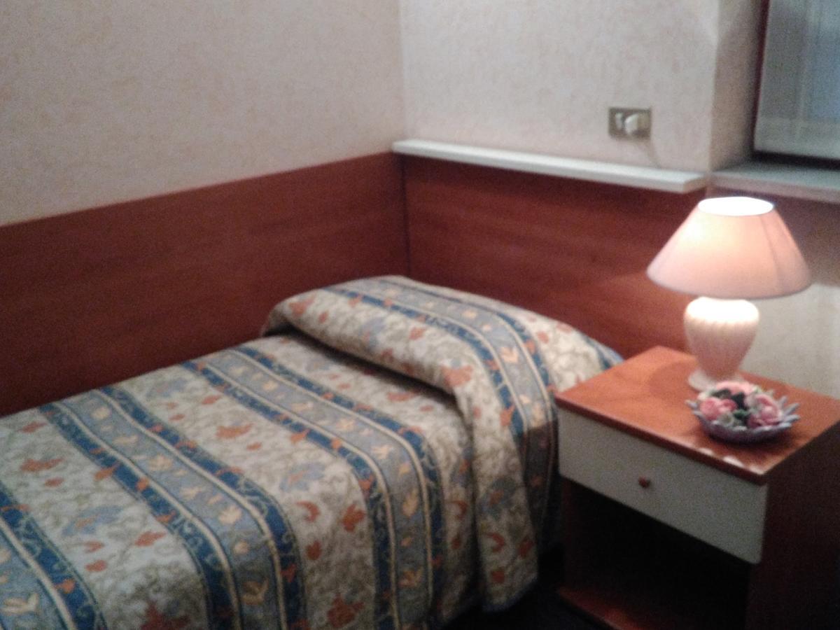 Hotel Elena Верона Екстер'єр фото